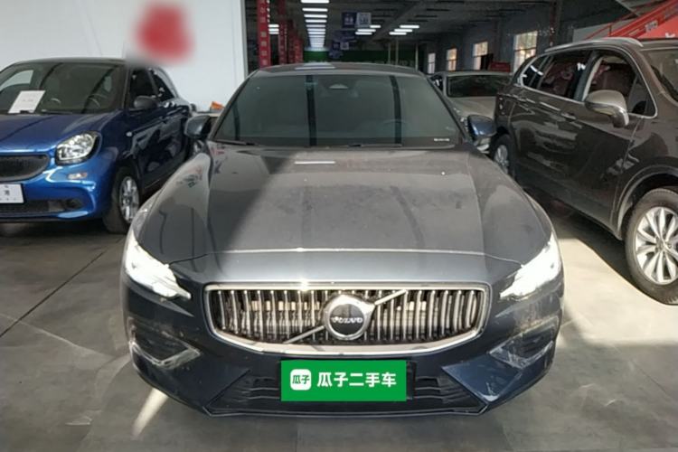 Volvo S60 2023 — 2