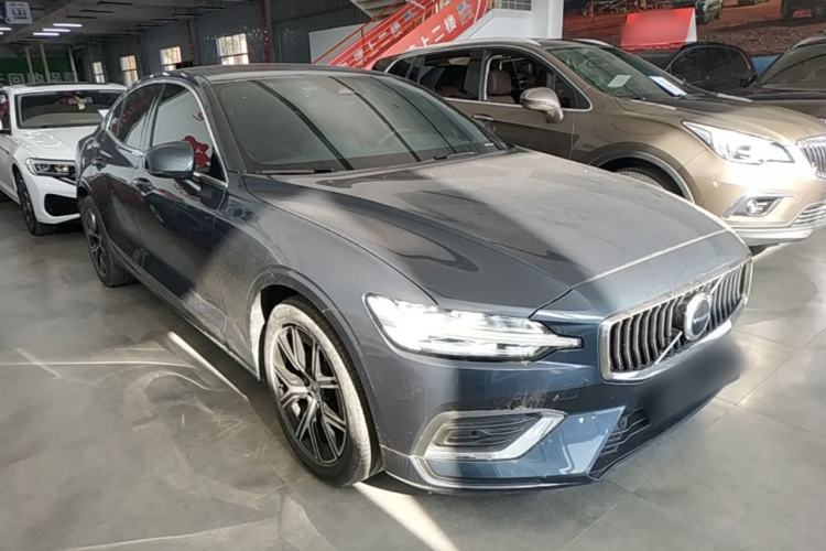 Volvo S60 2023 — 3