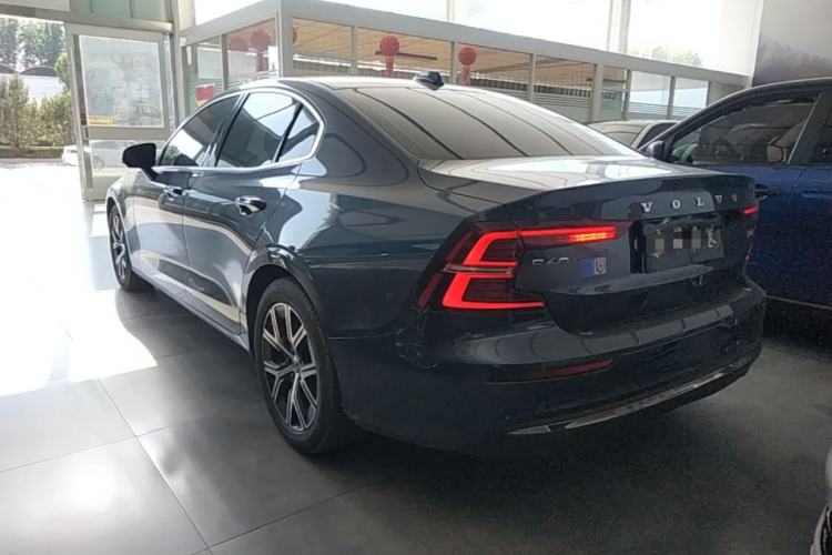 Volvo S60 2023 — 4