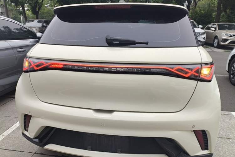 BYD Dolphin 2023 — 5