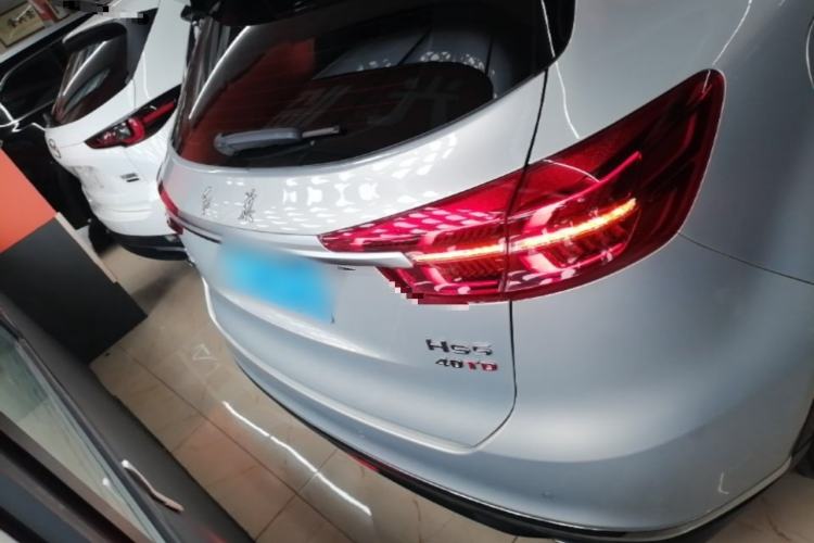 Hongqi HS5 2022 — 5