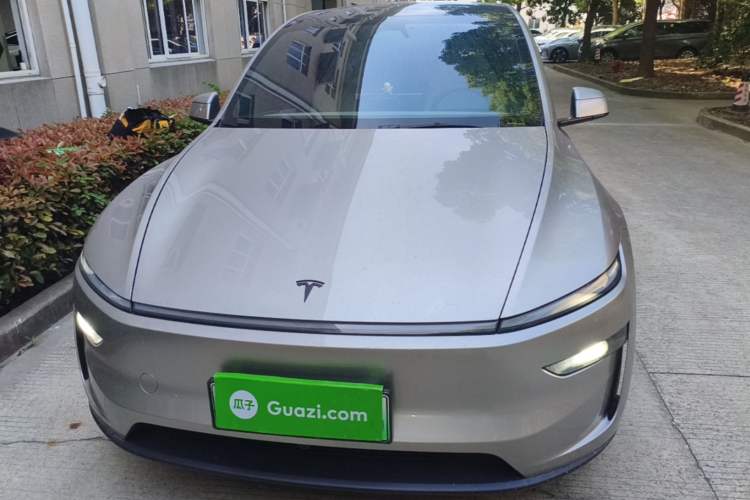 Tesla Model Y L 2025 — 2