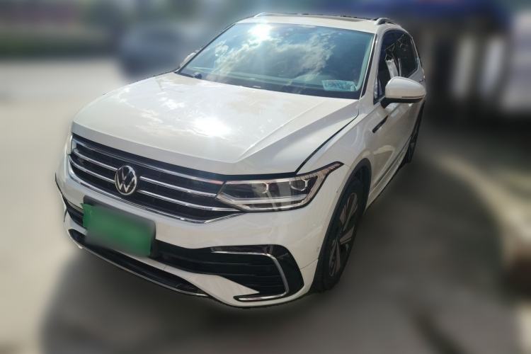Volkswagen Tiguan L 2023 — фото 1