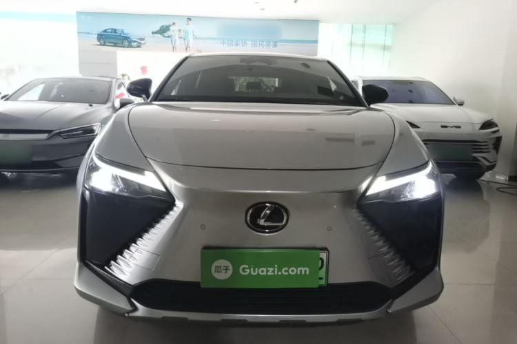 Lexus RZ 450e 2023 — 2