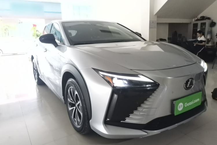 Lexus RZ 450e 2023 — 3
