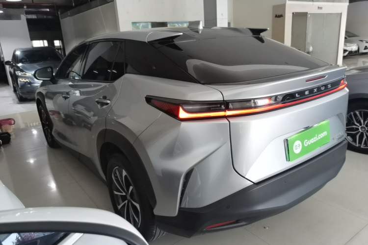 Lexus RZ 450e 2023 — 4
