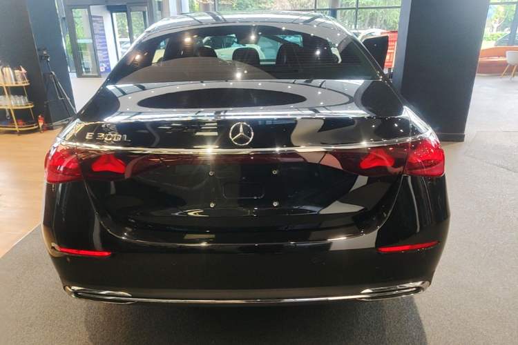 Mercedes-Benz E 300 L 2025 — 5