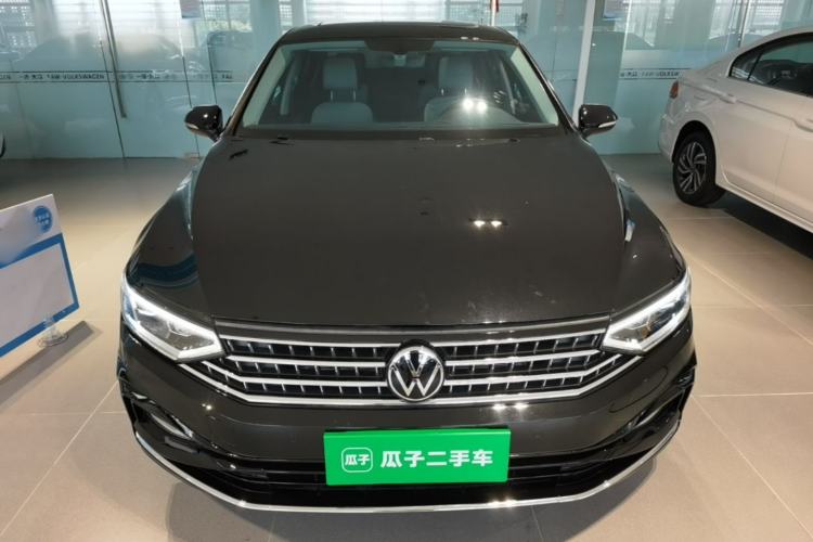 Volkswagen Magotan 2025 — 2