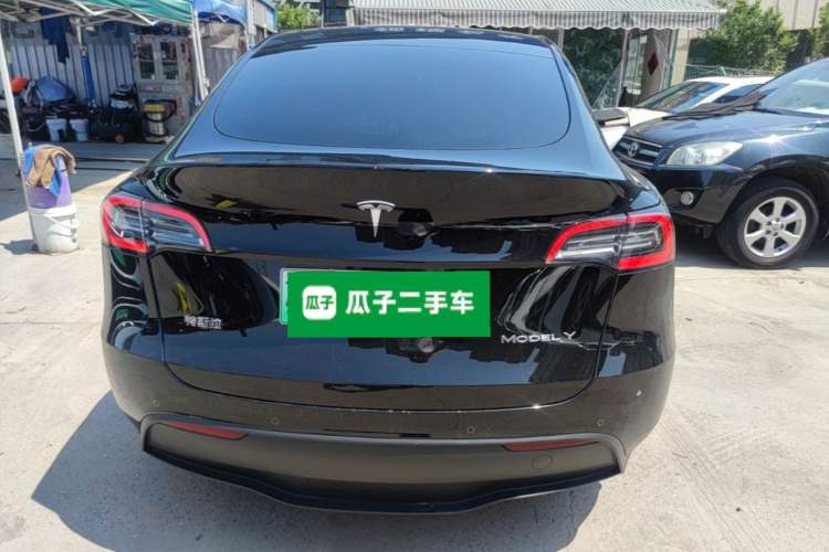 Tesla Model Y 2022 — 5