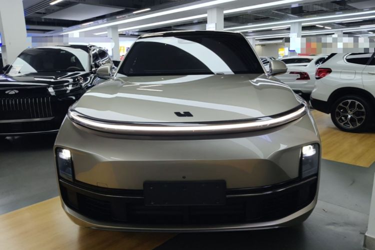Li Auto L8 2023 — 2