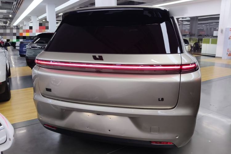 Li Auto L8 2023 — 5