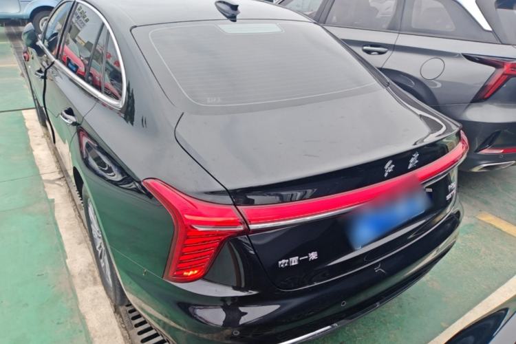 Hongqi H5 2025 — 5