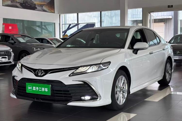 Toyota Camry 2021 — фото 1