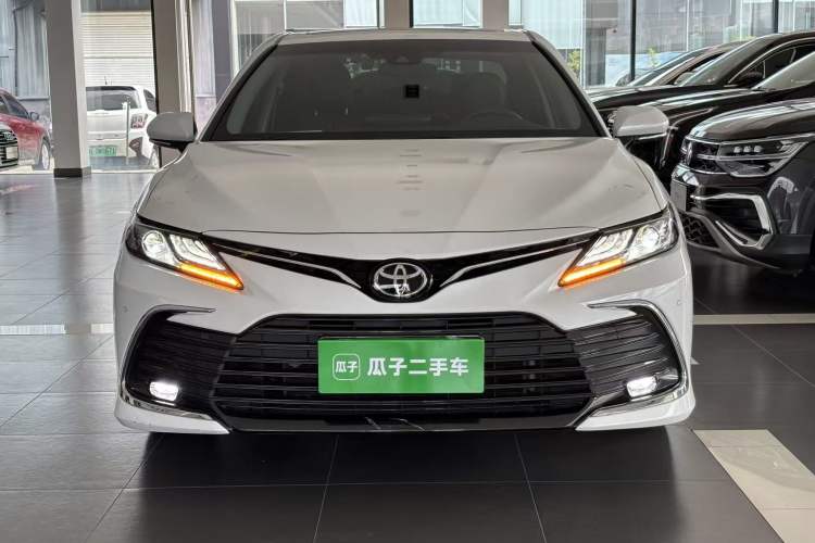 Toyota Camry 2021 — фото 2