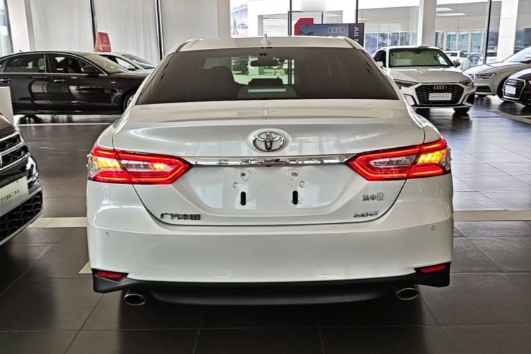 Toyota Camry 2021 — фото 5