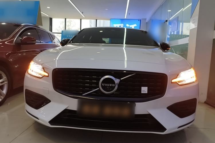 Volvo S60 2022 — 2