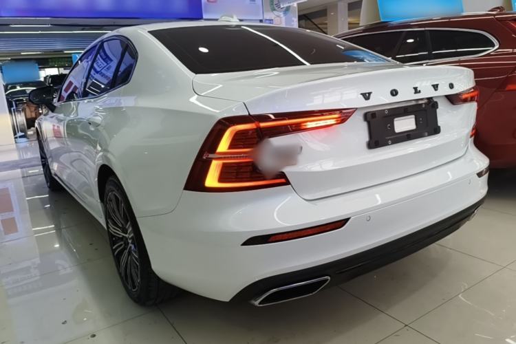 Volvo S60 2022 — 4