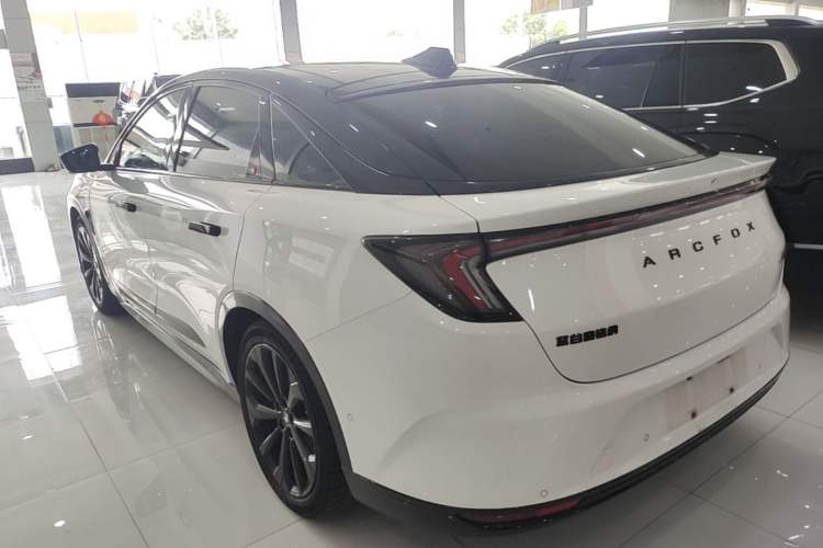 Arcfox Alpha S 2022 — 4