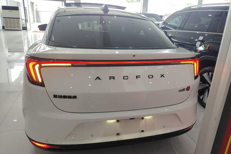 Arcfox Alpha S 2022 — 5