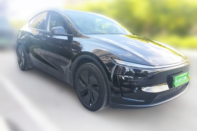 Tesla Model Y 2025 — 3