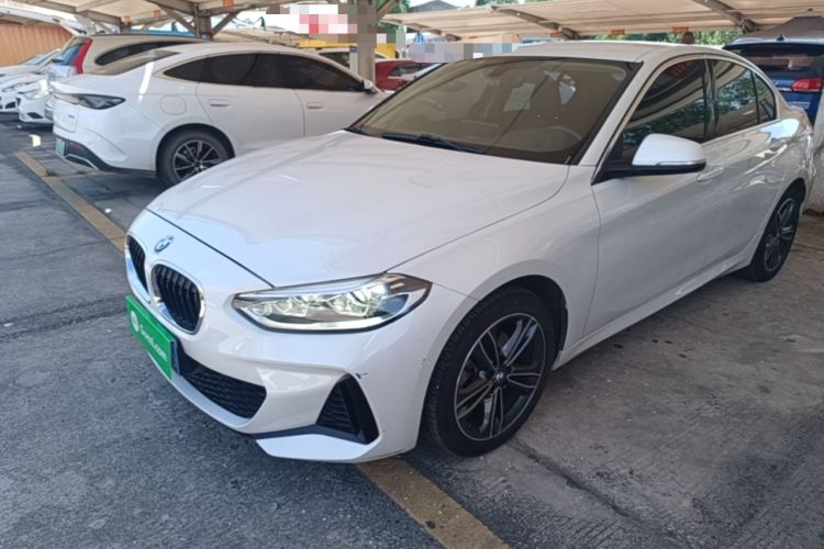 BMW 120i 2022 — фото 1