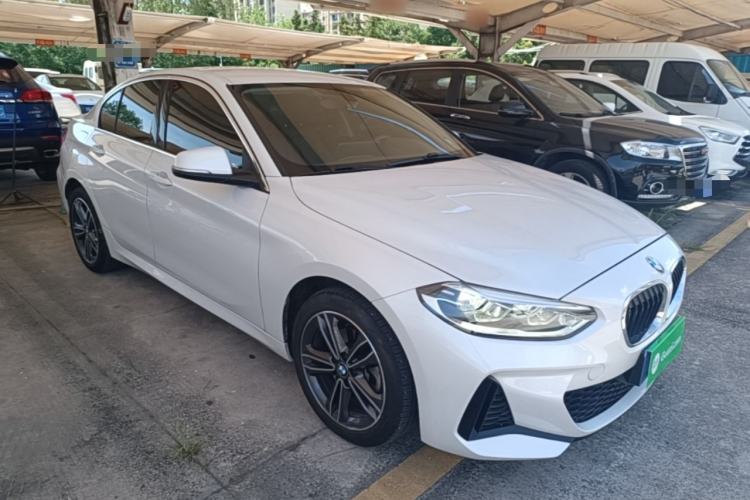 BMW 120i 2022 — фото 3