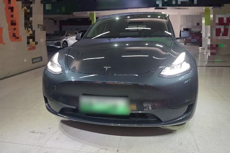 Tesla Model Y 2024 — 2