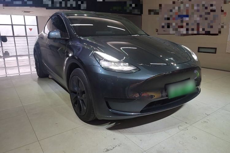Tesla Model Y 2024 — 3