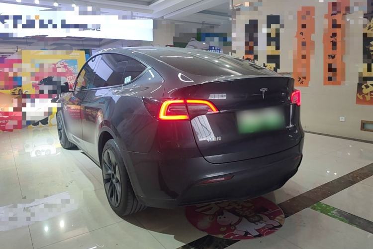 Tesla Model Y 2024 — 4