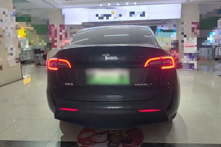 Tesla Model Y 2024 — 5