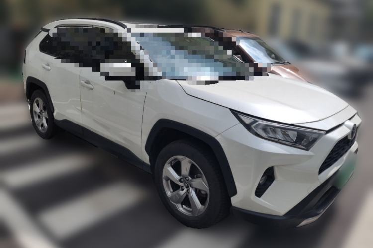 Toyota RAV4 2020 — фото 3