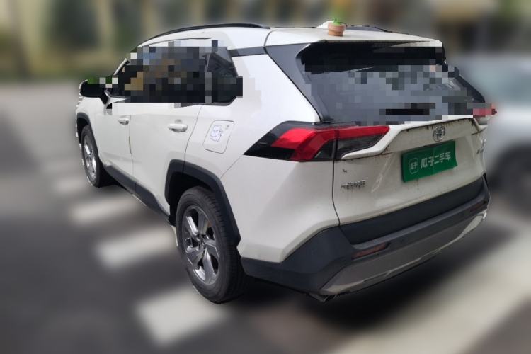 Toyota RAV4 2020 — фото 4
