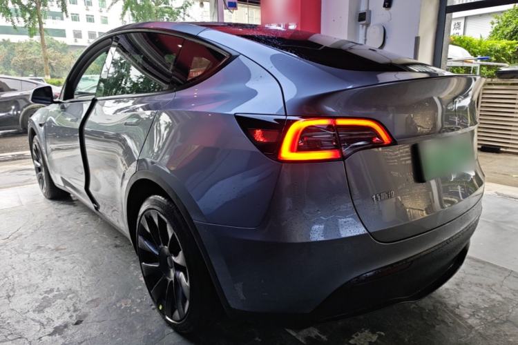 Tesla Model Y 2024 — 4