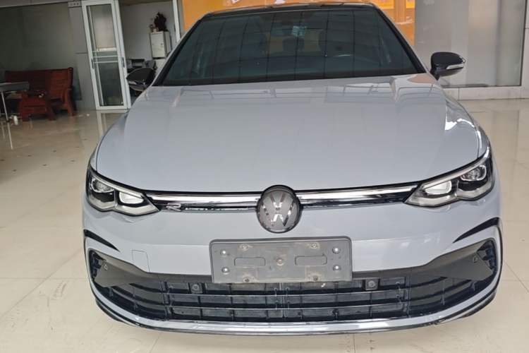 Volkswagen Golf 2023 — 2