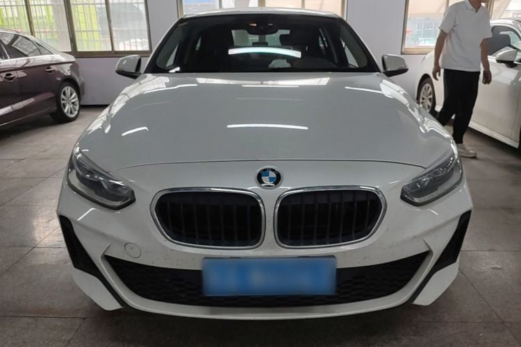 BMW 120i 2023 — фото 2