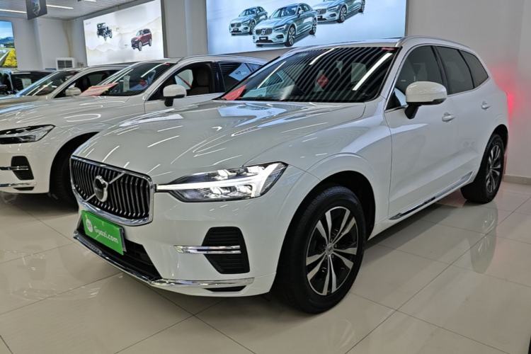 Volvo XC60 2024 — фото 1