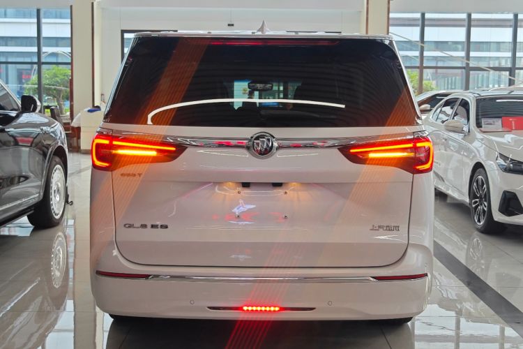 Buick GL8 2023 — 5