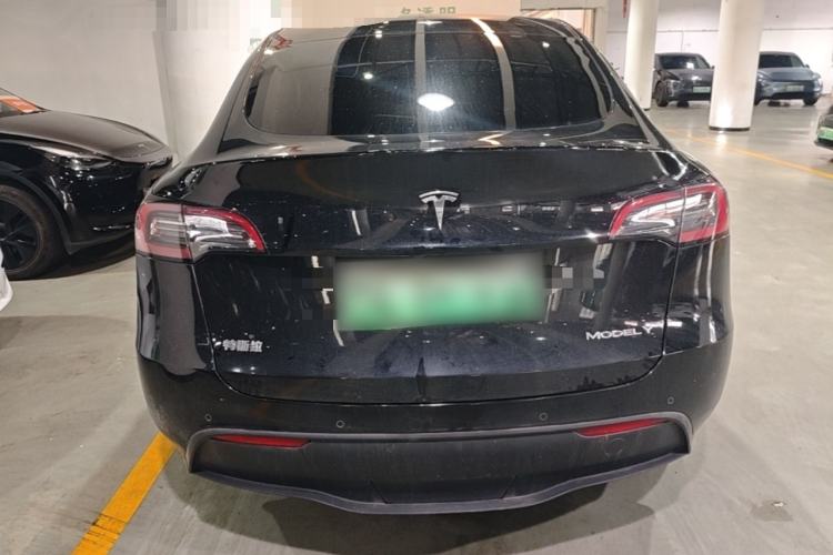 Tesla Model Y 2022 — 5