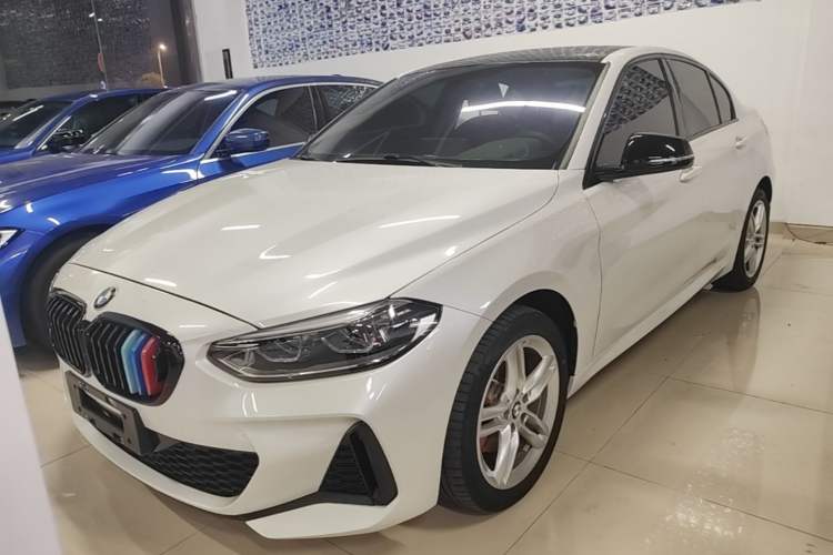 BMW 120i 2021 — фото 1