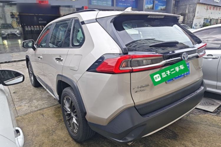 Toyota RAV4 2023 — 4