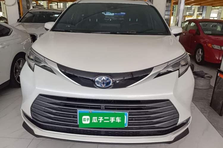 Toyota Sienna 2023 — 2