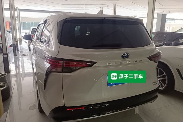 Toyota Sienna 2023 — 4