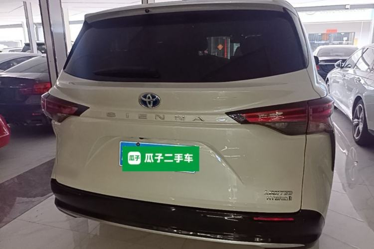 Toyota Sienna 2023 — 5