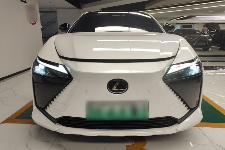 Lexus RZ 450e 2023 — 2