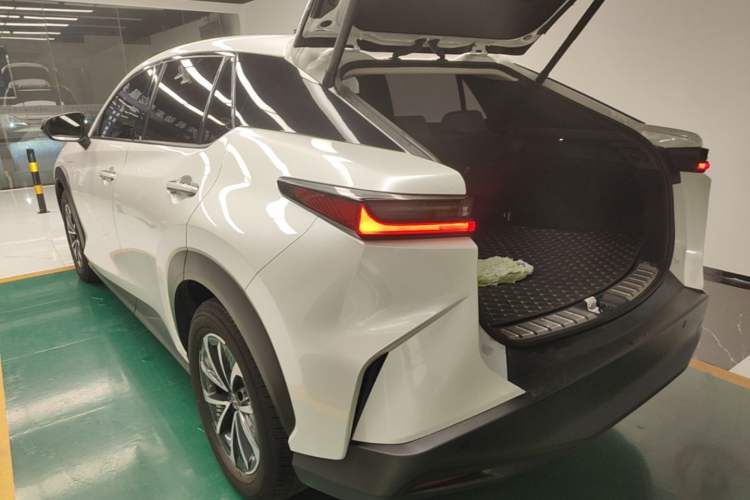 Lexus RZ 450e 2023 — 4