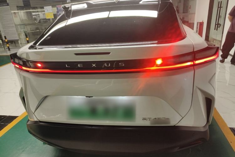 Lexus RZ 450e 2023 — 5