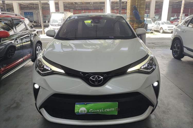Toyota C-HR 2023 — фото 2