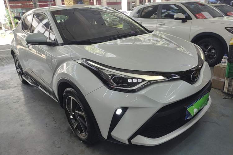 Toyota C-HR 2023 — фото 3