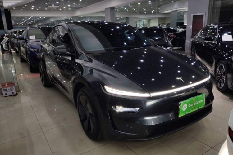 Tesla Model Y 2025 — 3