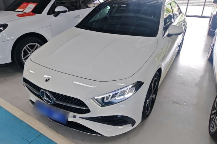 Mercedes-Benz A 200 L 2023 — фото 1